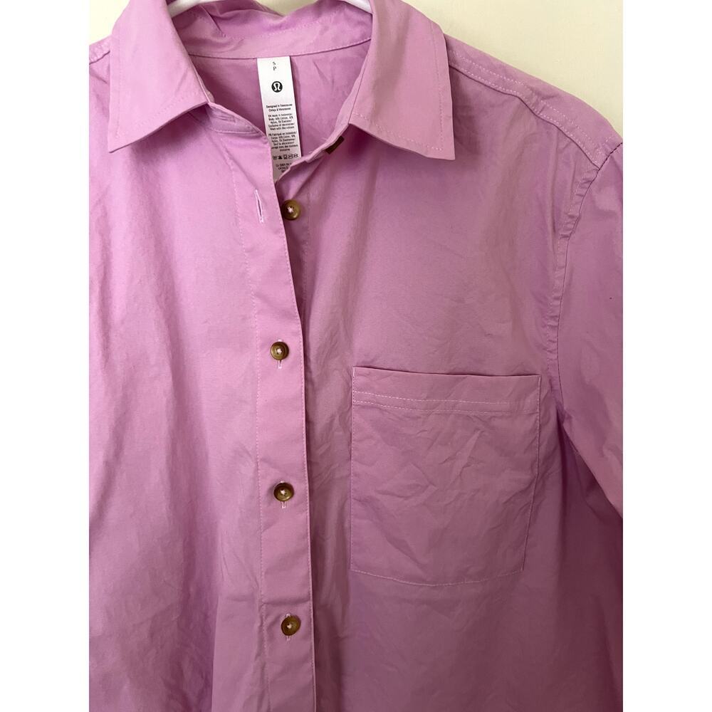 Lululemon Relaxed-Fit Cotton-Blend Poplin Button-Down Shirt Vitapink - large fit - Picture 6 of 7